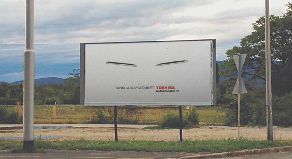 La nueva campaña de Toshiba simula unos ojos asiáticos.