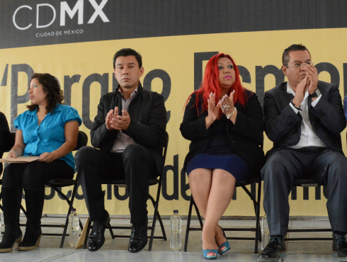 El jefe delegacional en Iztapalapa, Jesús Valencia, dio a conocer pormenores del Parque Esmeralda, cuya primera piedra colocó hoy y tendrá que ser ent