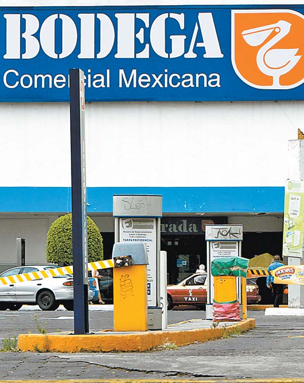 La operación incluye terrenos para más centros comerciales.