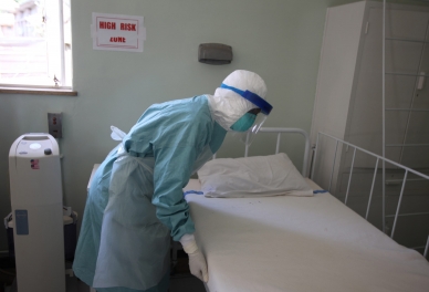 El Centro para el Control de Enfermedades (CDC) realizará un segundo examen al trabajador. 