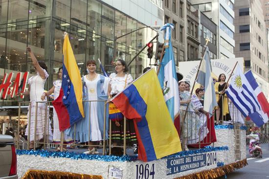 El desfile celebraba su cincuenta edición, por lo que en esta ocasión cada país latinoamericano estuvo representado por un Gran Mariscal.