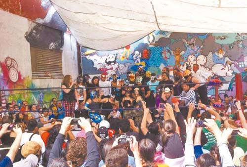 Los combates se realizaron en el estacionamiento del lugar.