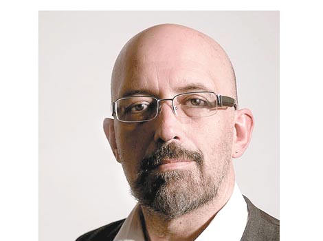 Dará una plática de su novelas.