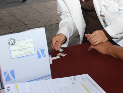 Hasta ahora el gobierno capitalino ha aplicado 16 mil 700 pruebas para detectar cáncer de próstata.
