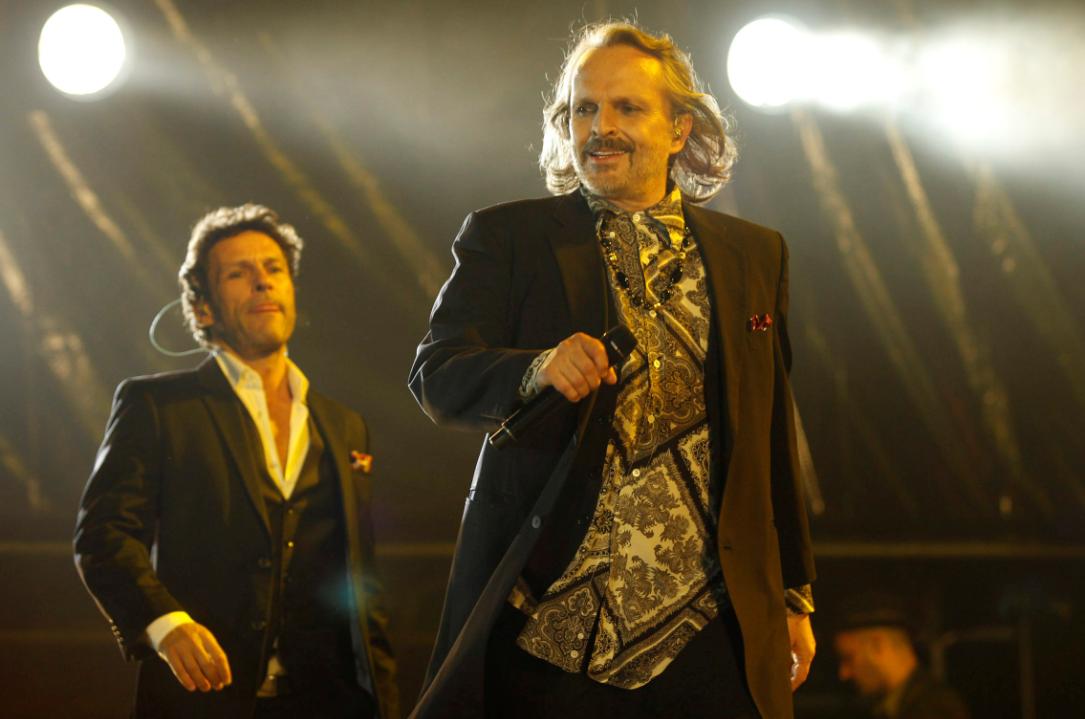 Miguel Bosé se presentó la Alianza por el Desarrollo y Bienestar de los Pueblos Indígenas. 