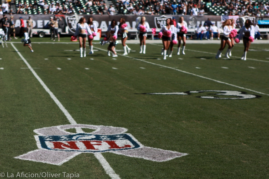 Los Oakland Raiders apoyan la lucha contra el cáncer de mama