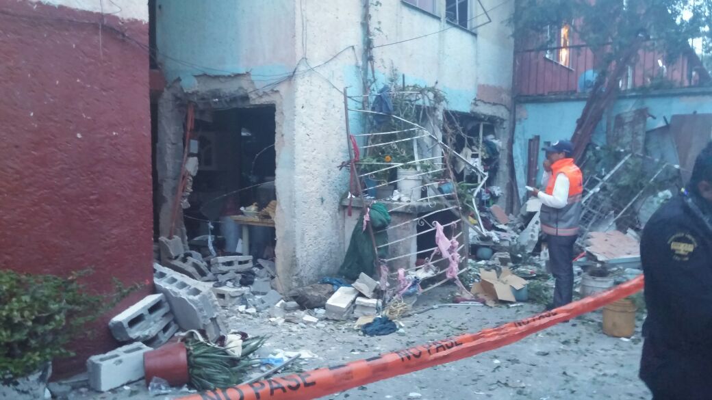 El accidente se originó al interior de un departamento del número 153 de la calle Manuel Doblado  esquina con Eje 1 Oriente.