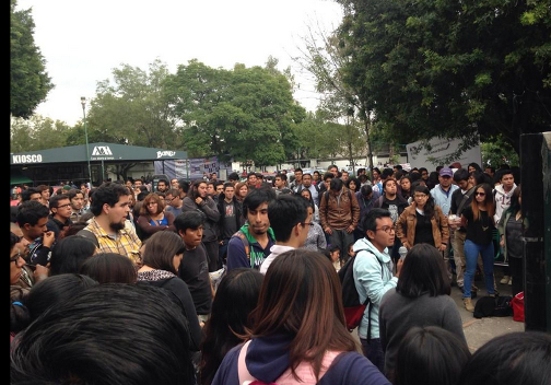 Alumnos de la unidad Iztapalapa en asamblea pata determinar si iban a paro.