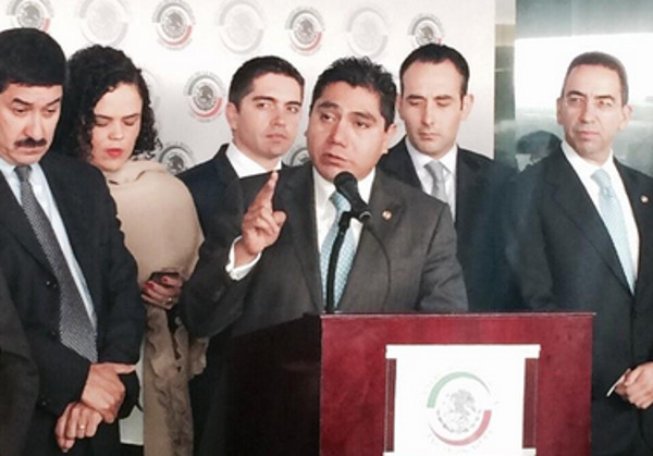 El senador Jorge Luis Preciado anunció que la bancada panista presentará hoy a la Mesa Directiva del Senado la solicitud para la disolución de poderes