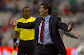 De la Torre espera que tanto Carlos Salcido como otros jugadores puedan servir de comodín en beneficio del equipo. 
