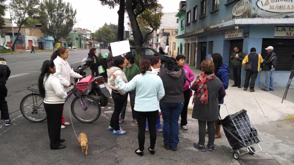 Piden padres respuesta a la Semovi.