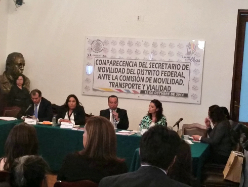 El secretario de Movilidad, Rufino León, informó que se preparan dos programas para mejorar la calidad del medio ambiente en el DF: la reconversión de