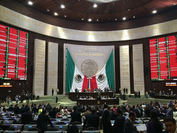 La Cámara de Diputados aprobó esta noche en lo general y en lo particular la Ley de Ingresos de la Federación 2015.