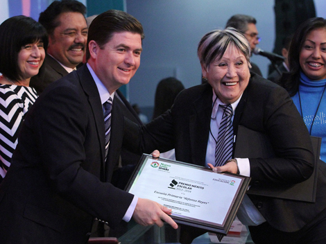 Entregan a maestros Premio al Mérito Docente- Grupo Milenio