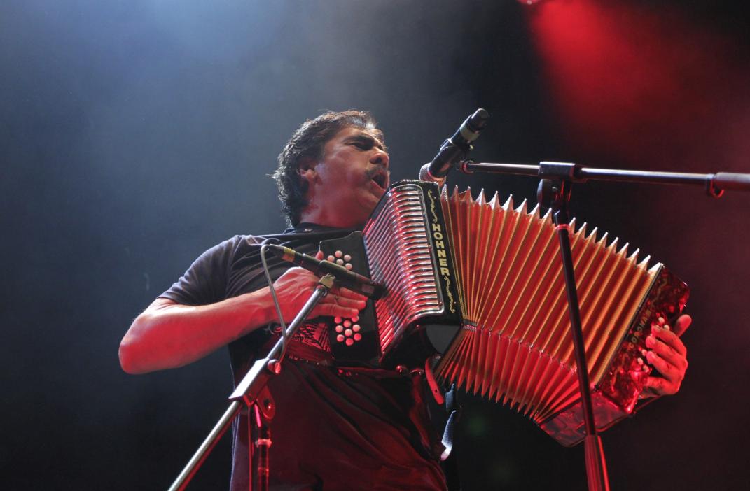 El cantante se presentó en el Festival Internacional Cervantino . 