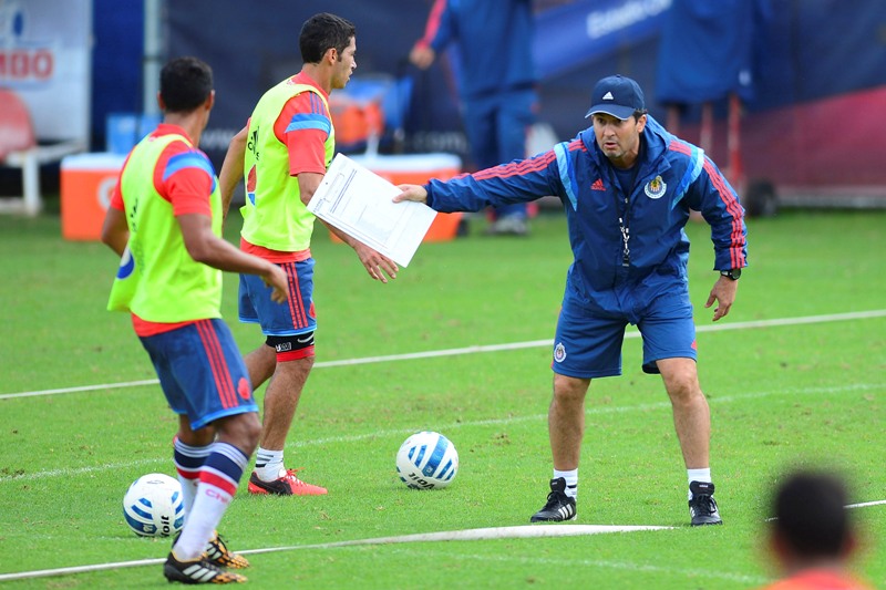 El Chepo de la Torre en entrenamiento con Chivas