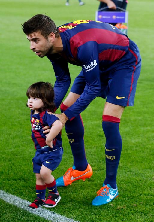Gerard Piqué consintió al pequeño Milan.