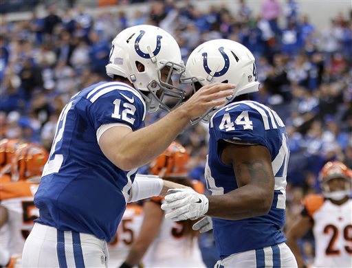 Ahmad Bradshaw felicita a Andrew Luck