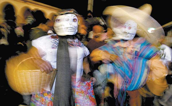 Para imponer el récord se requiere que más de 250 personas acudan disfrazadas de la célebre figura.