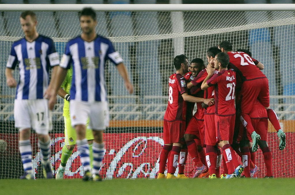 Carlos Vela se lamenta ante el festejo de un gol del Getafe, la Real Sociedad perdió en casa 1-2 