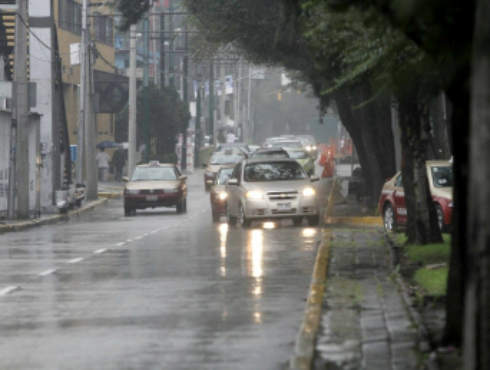 Continuarán las lluvias en la Ciudad de México durante este lunes, según el pronósito del Servicio Meteorológico Nacional.
