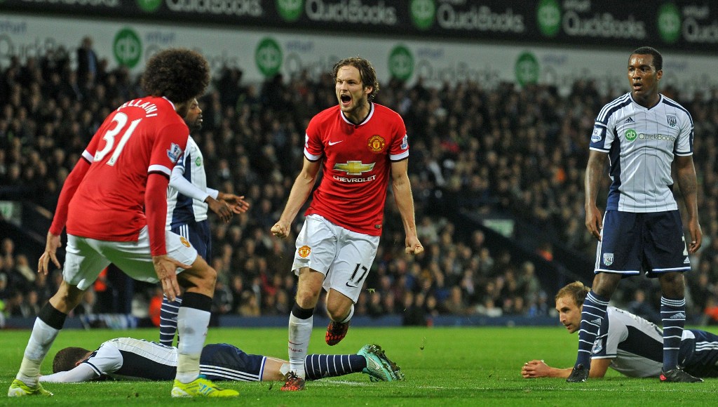 Daley Blind festeja su gol de último minuto ante el West Bromwich, el duelo acabó empatado 2-2 