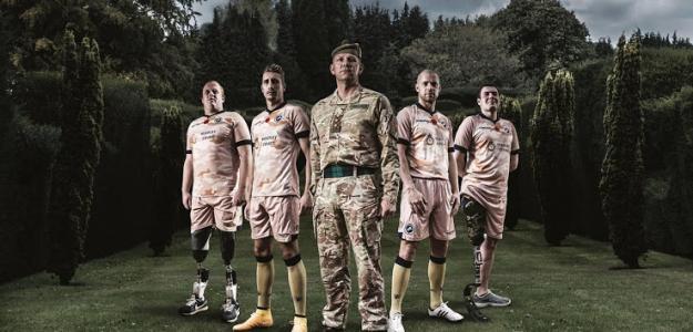 Millwall homenajean con uniforme a caídos de la Primera Guerra Mundial 