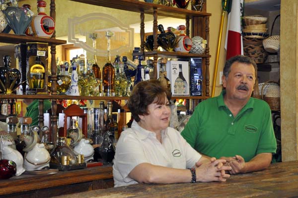 Connie González y Luis del Hoyo están al frente de Nuestros Dulces.