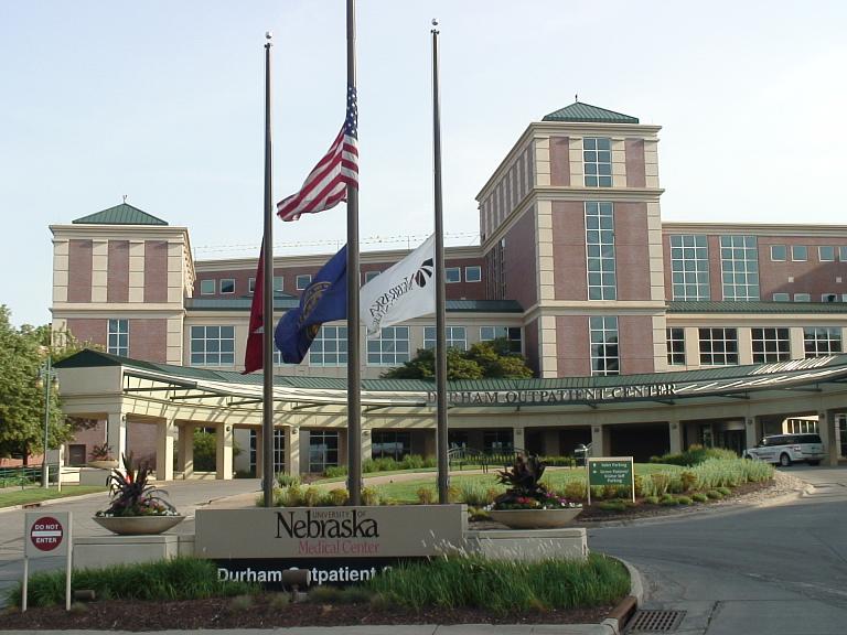 El camarógrafo fue atendido en el Nebraska Medical Center.