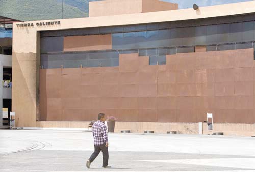 El inmueble dañado por los normalistas de Ayotzinapa.
