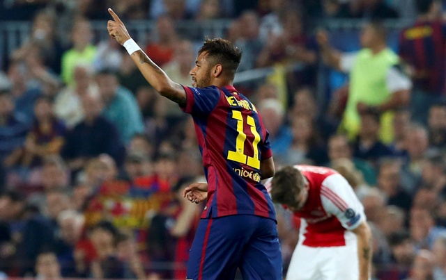 Neymar, festeja uno de los goles culés