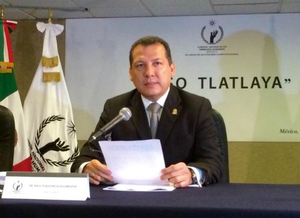 El ombudsman nacional, Raúl Plascencia, emite la recomendación de la CNDH por el caso Tlatlaya.