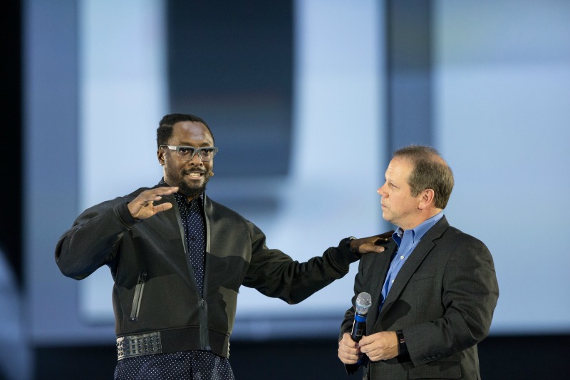 will.i.am durante la presentación de sus brazaletes en San Francisco.