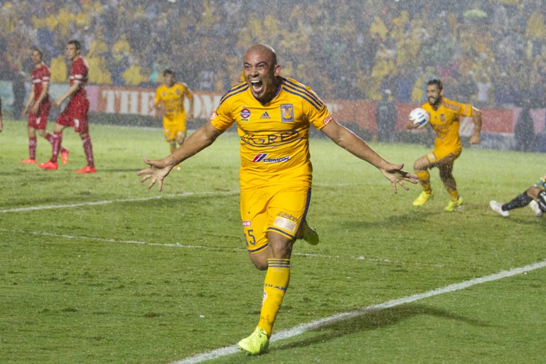 'Cacha' Arévalo festeja su anotación frente a Toluca