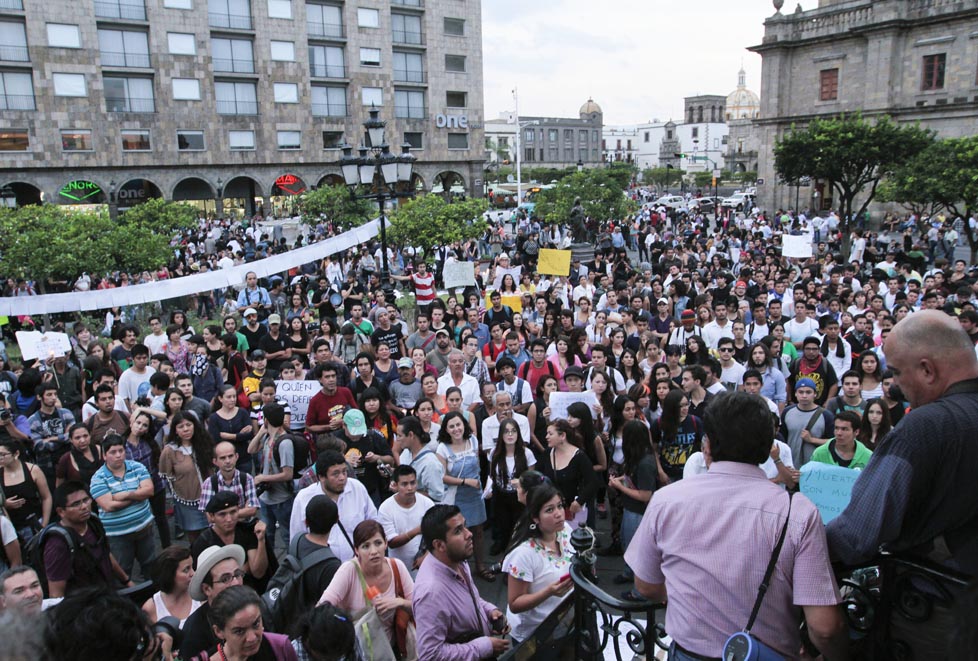 Continúan marchas por caso Ayotzinapa