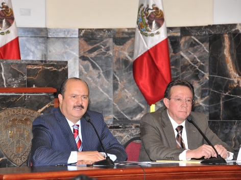 El gobernador de Chihuahua, César Duarte y el secretario estatal de Economía, Manuel Russek Valles.
