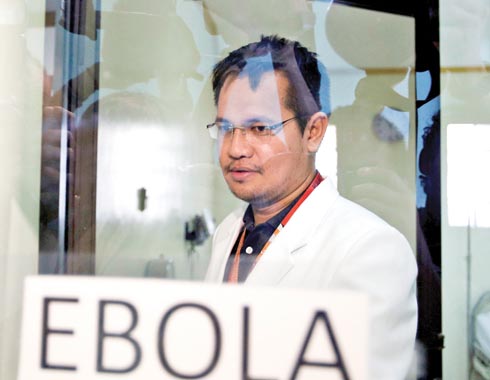 La posibilidad de que el ébola llegue a México es distante, insistieron las autoridades en salud en la entidad. 