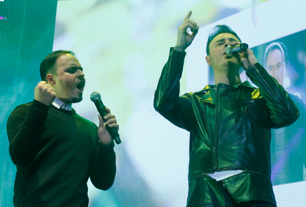 El dueto se presentó en las Fiestas de Octubre