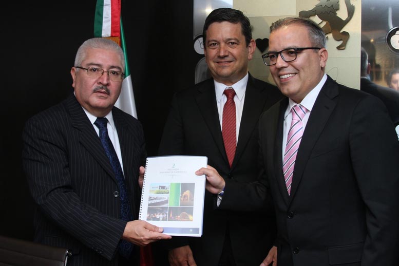 El edil entregó su informe. 