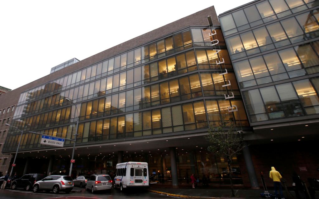 Hospital Bellevue de Manhattan donde es atendido el médido que dio positivo a ébola en Nueva York.