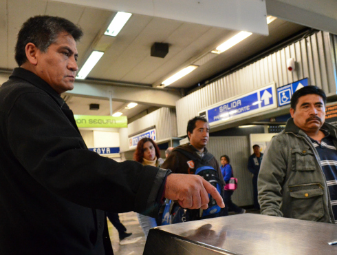 El ingreso al Metro podría ser mediante teléfono celular en un futuro próximo, propósito en el cual trabajará el Instituto Politécnico Nacional.