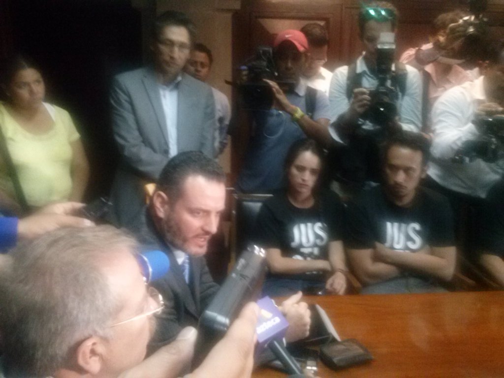 El secretario de Gobierno de Guanajuato, Antonio Salvador García López, recibió a una comisión de jóvenes de la UdeG para dar respuesta a sus demandas