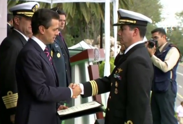 El presidente Enrique Peña Nieto encabezó la entrega de menciones honoríficas al personal del Ejército, Armada y Fuerza Aérea.