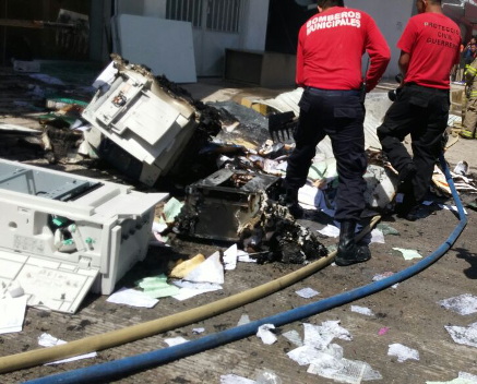 También fue quemado equipo de cómputo