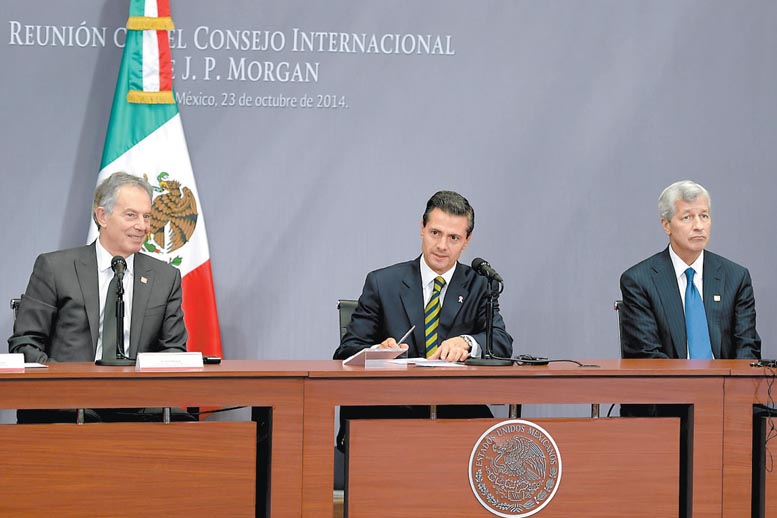 Tony Blair, el Presidente y Jamie Dimon, durante una reunión en Los Pinos.