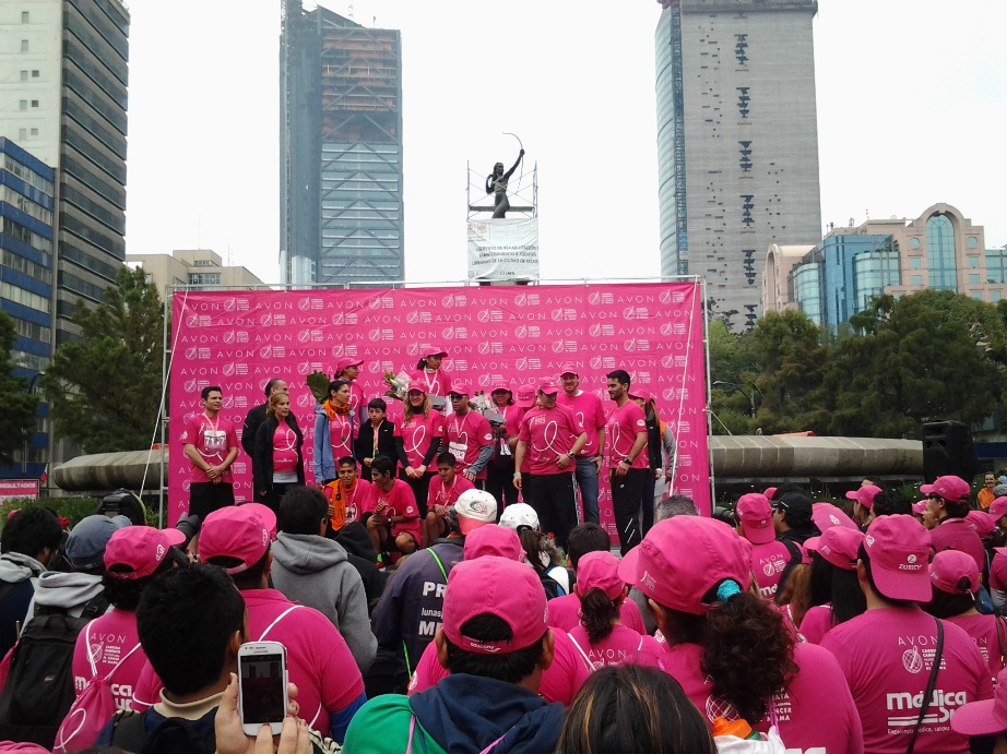 A la carrera donde Rebecca de Alba participó acudieron alrededor de 15 mil personas.