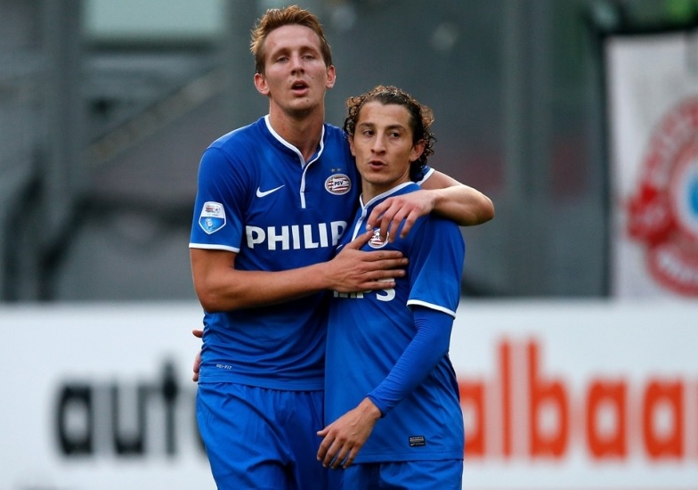 PSV con Guardado los 90' minutos ganó y goleó