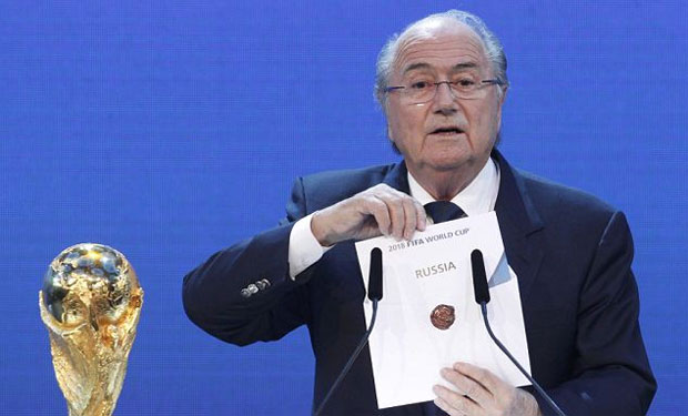 Blatter anunciando a Rusia como sede de la Copa del Mundo 2018