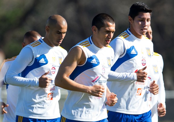 Jugadores de Tigres en un entrenamiento 