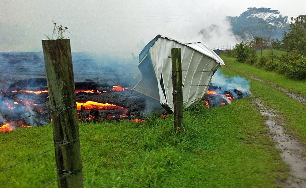 La lava llegó a menos de 800 metros de la calle principal de Pahoa, que está cerrada a todos menos los habitantes. 